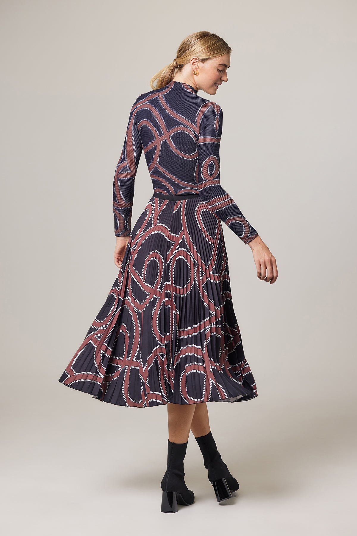 (BACK IN STOCK) Inès Ribbon Print 3D Honeycomb Texture Top