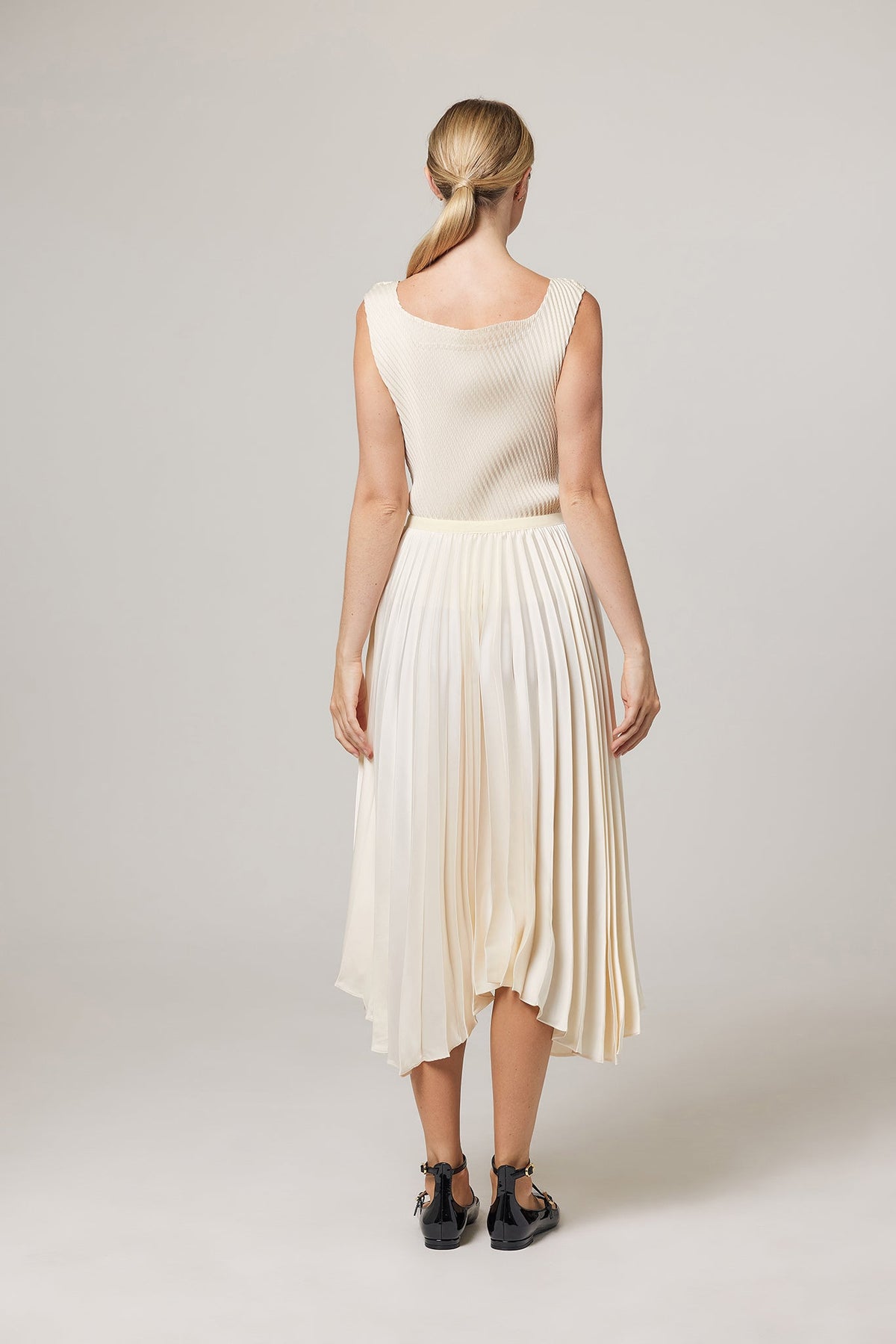 Nina Square-neck 3D Honeycomb Texture Shell