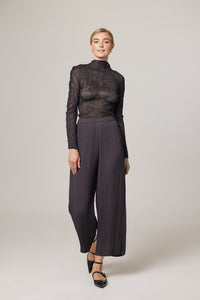 Zoe Soft Matte Plissé Wide-Leg Pant