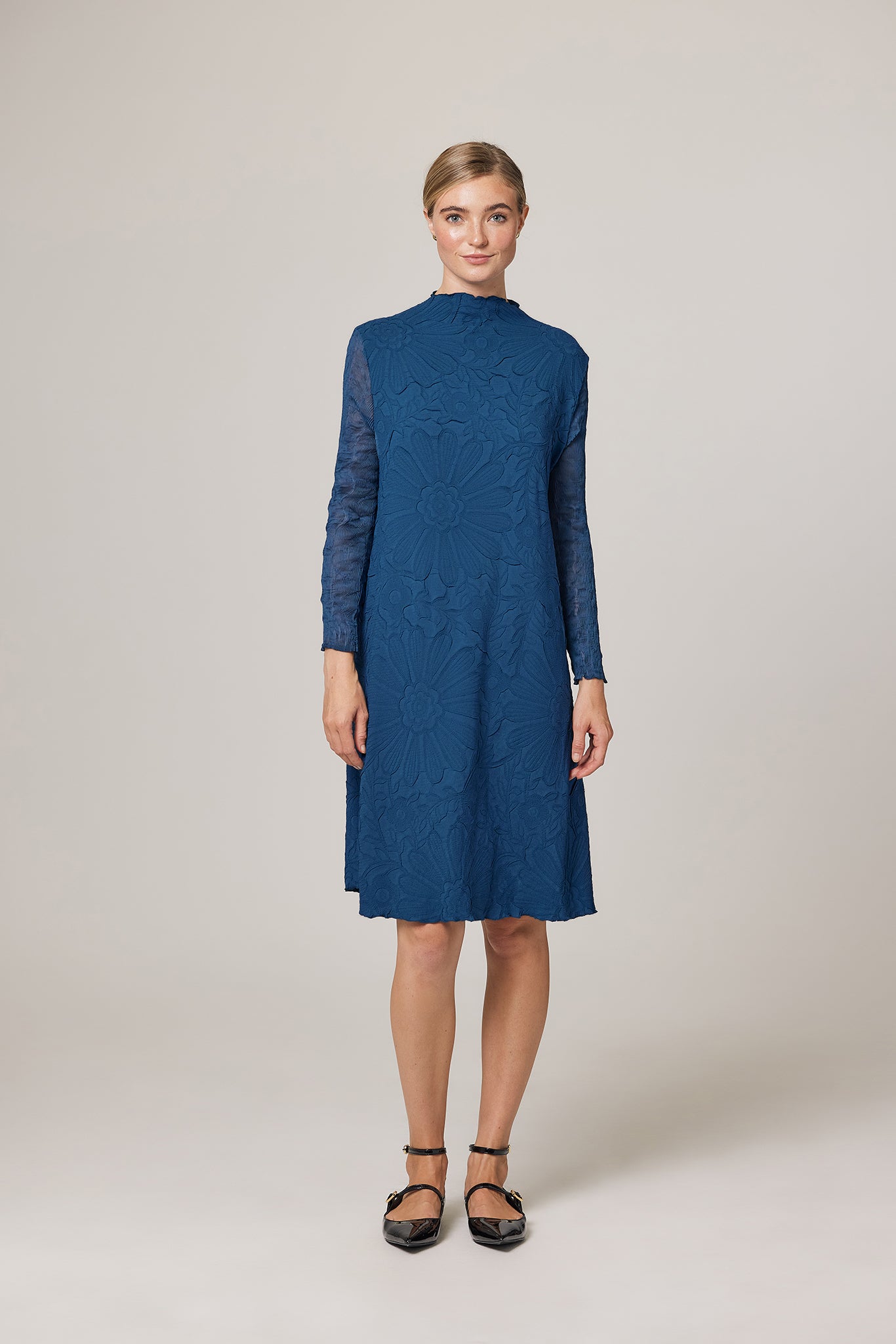 Nicole Lettuce Edge Floral Jacquard Dress – Wild Cosmos