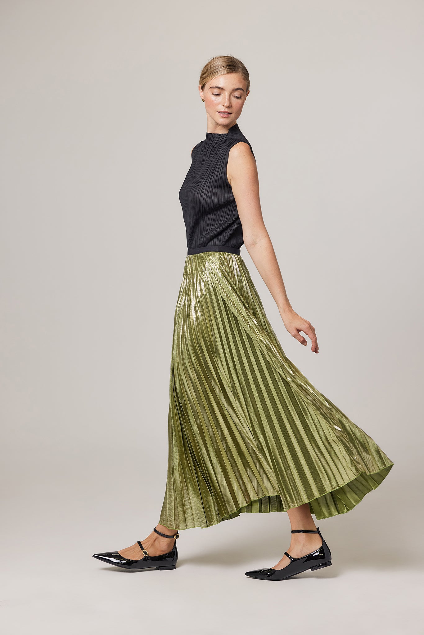 Zara green accordion outlet pleated skirt