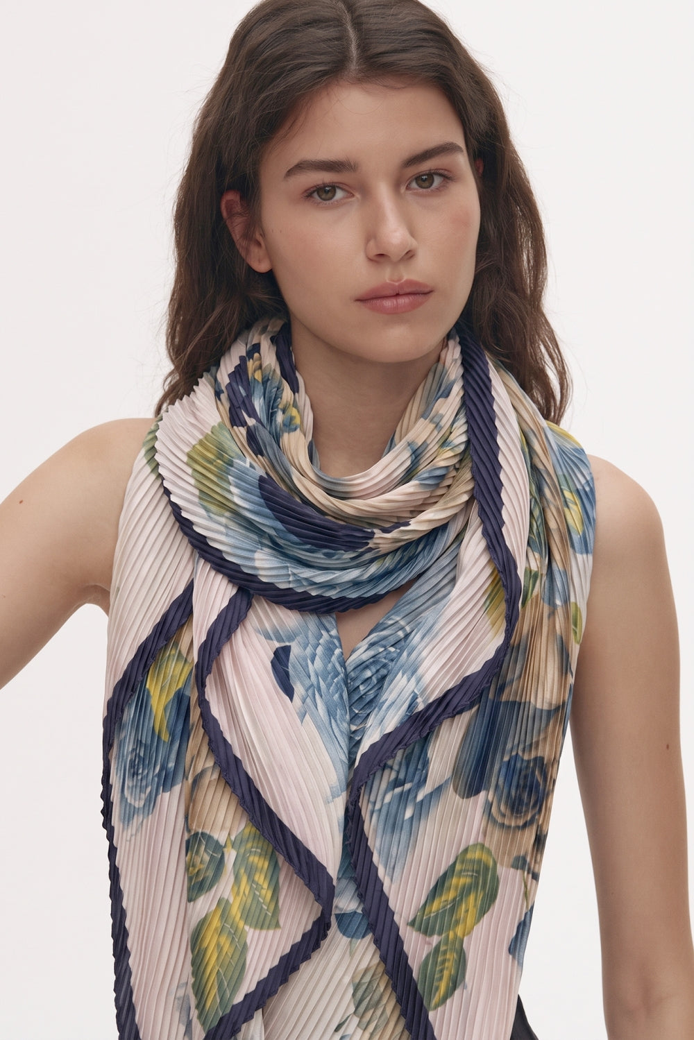 Vera Grande Plissé Scarf