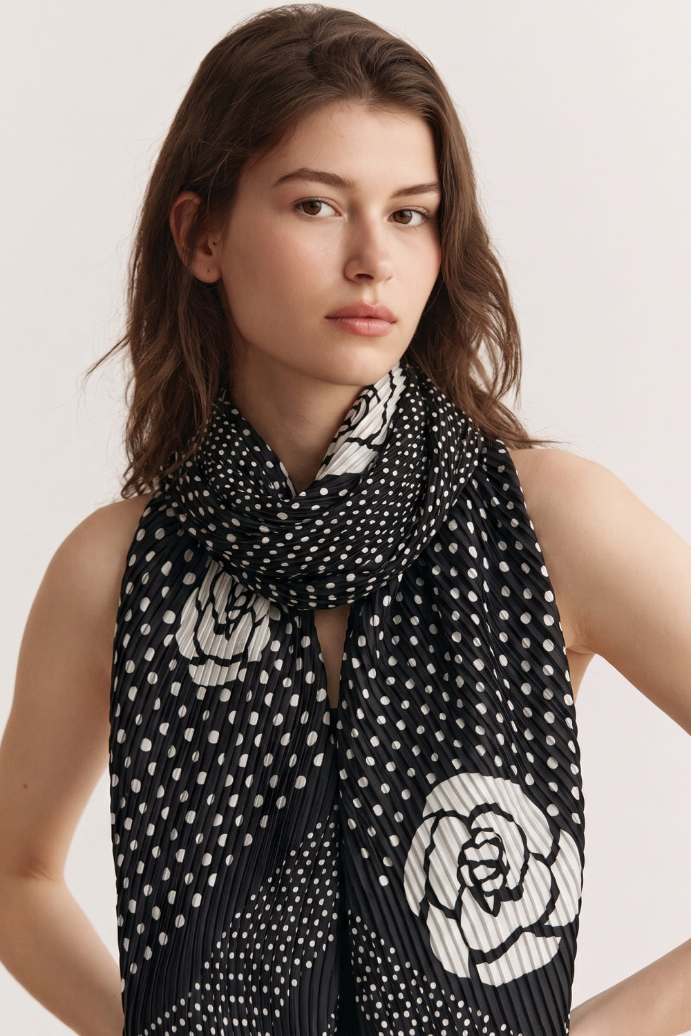 Gwen Grande Plissé Scarf