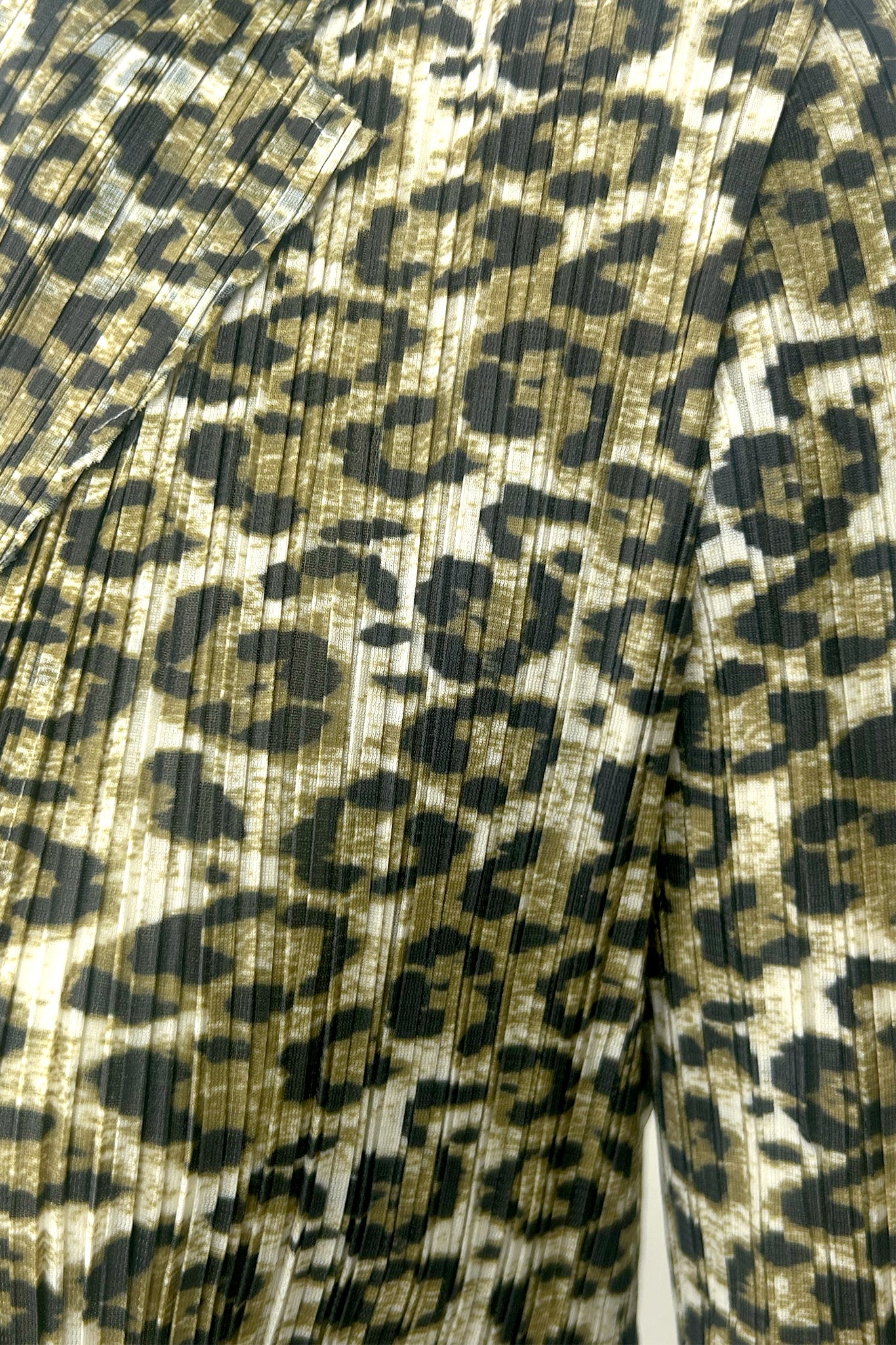 Ria Leopard Printed Plissé Satin Coat - Olive Mix – WILD COSMOS