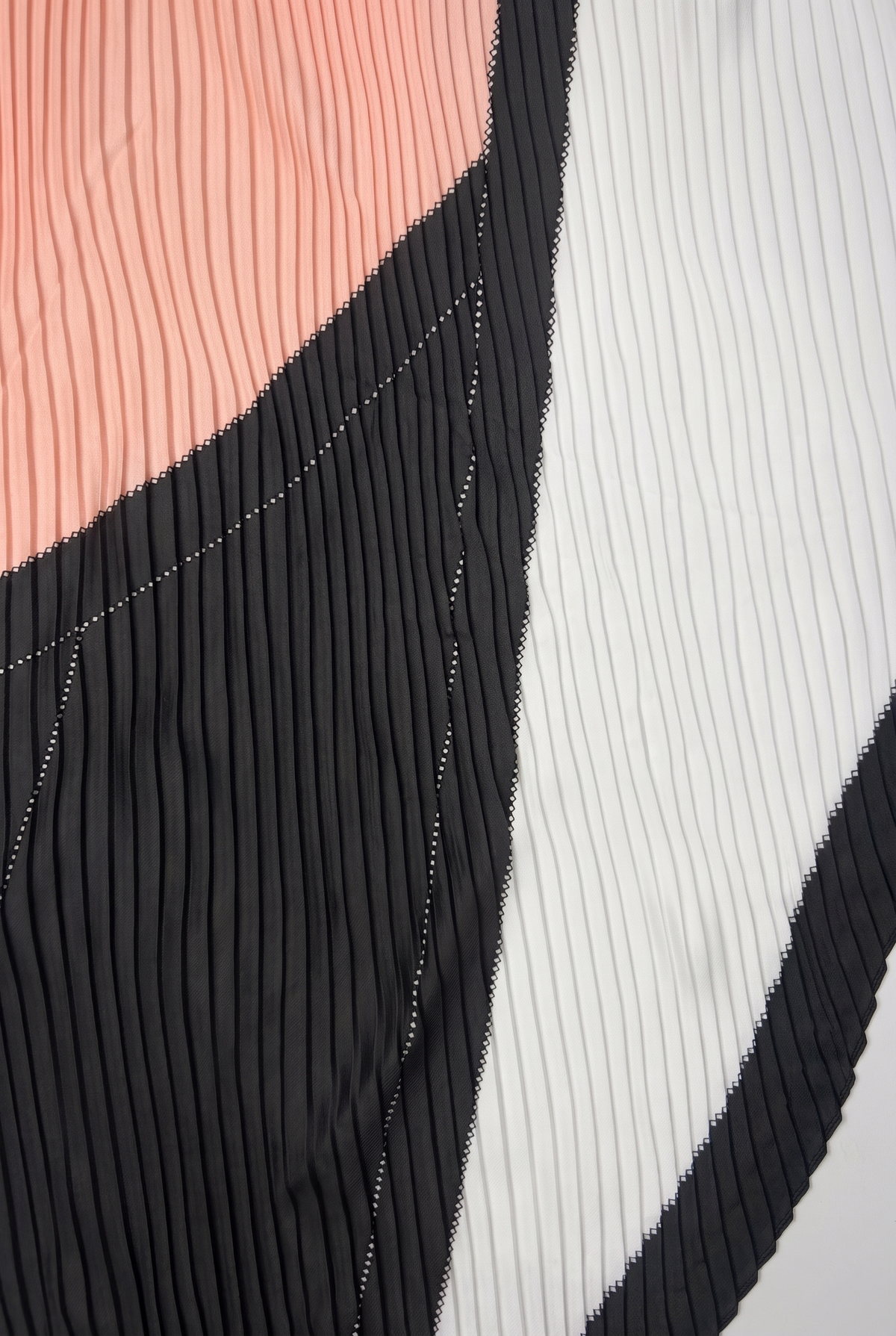 Dakota Grande Plissé Scarf