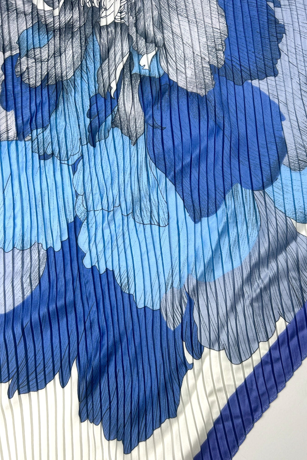 Skylar Grande Plissé Scarf