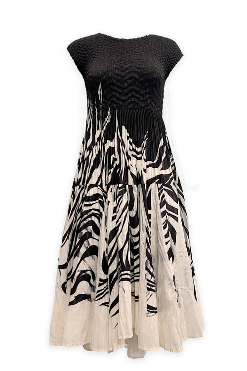 white and black high low dress Lizzy Smock Graphic The regular fit bodice color:Indigo:#536e83 Size:US16 SHEIN PETITE Women's Elegant