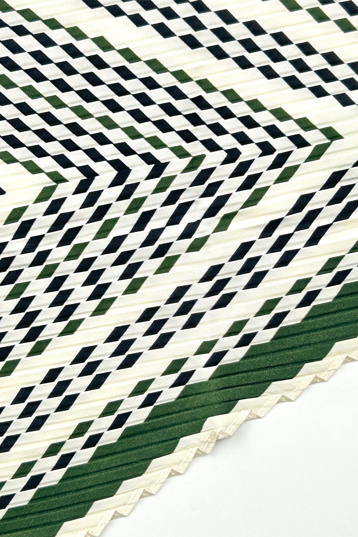 Olivia Graphic Line Plissé Petit Scarf