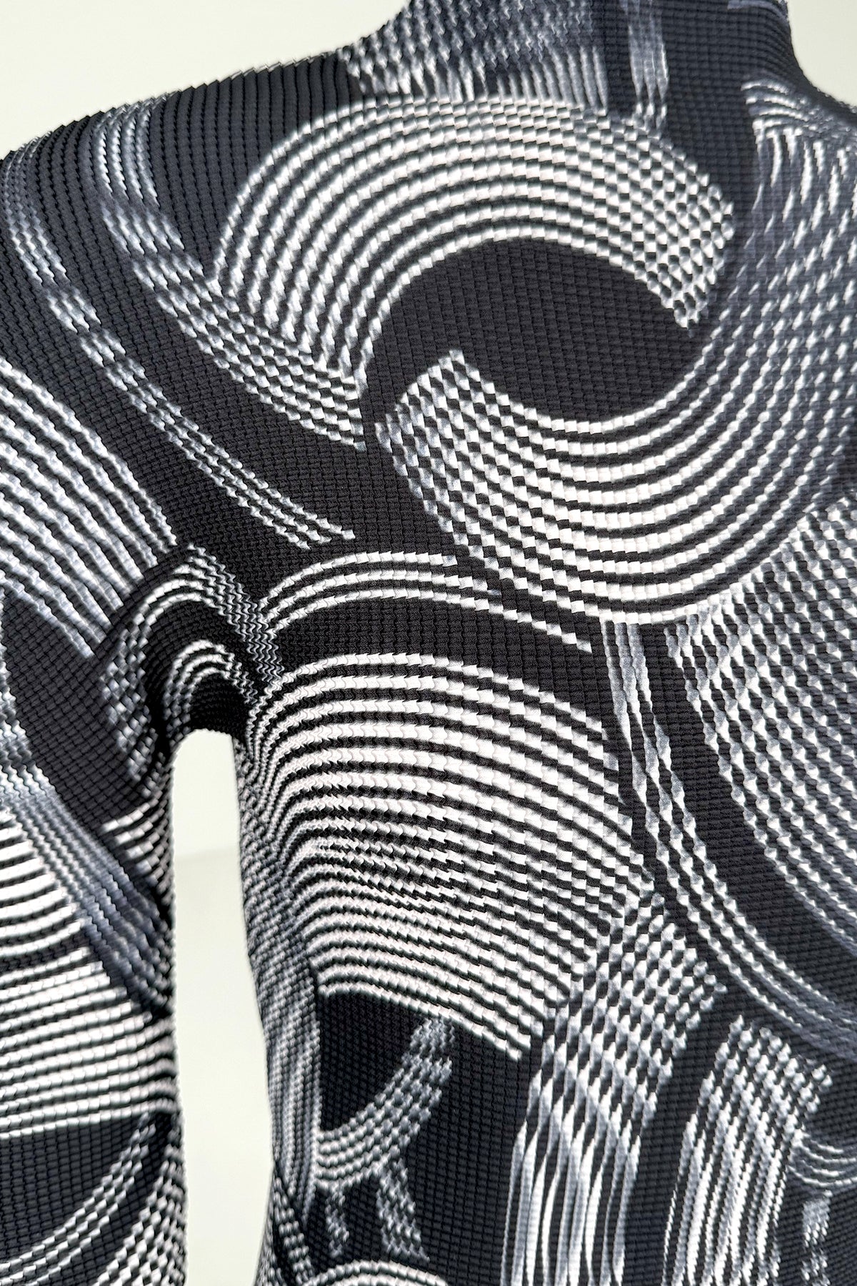 Graphic Clouds 3D Honeycomb Texture Top