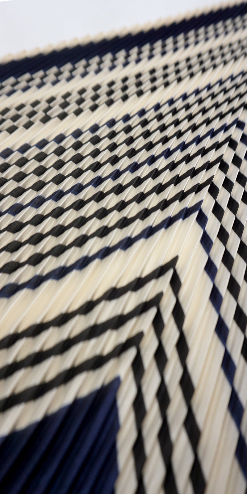 Lydia Graphic Line Plissé Petit Scarf